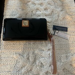 Dooney and Bourke wristlet wallet patent